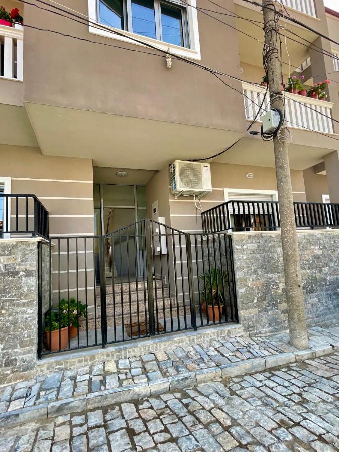 Kesa Apartment Корча Екстериор снимка