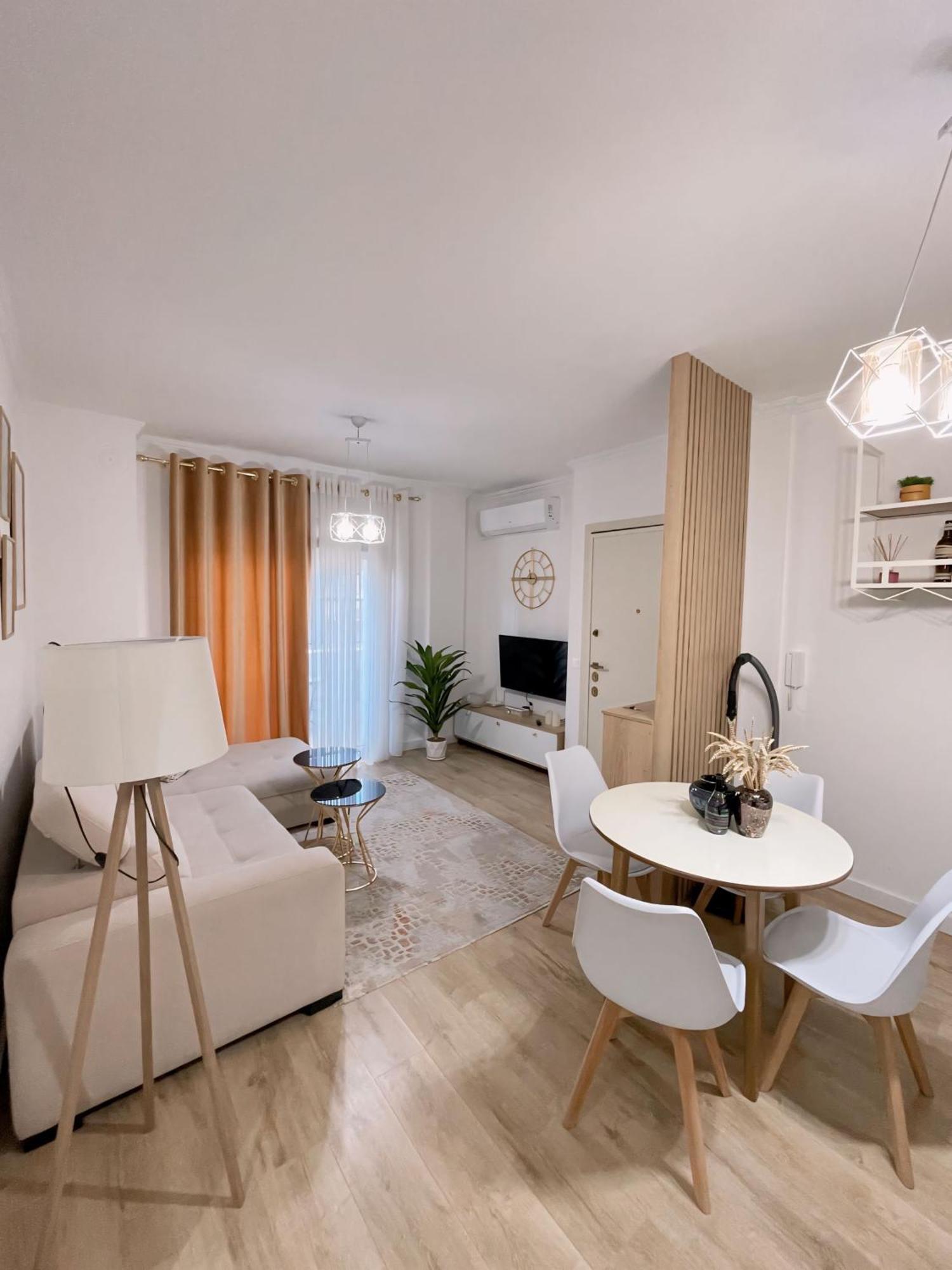 Kesa Apartment Корча Екстериор снимка